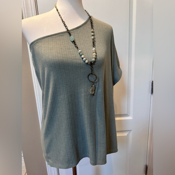 One-Shoulder Ribbed Top – Effortlessly Chic - Picture 3 of 6